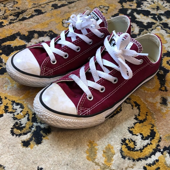 Converse Shoes - EUC women’s 5 Red converse all star tennis shoes